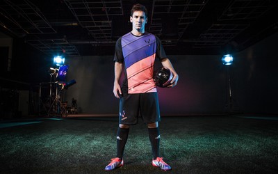 球探电竞-于帕梅卡诺这长传像贝克汉姆